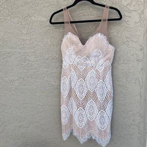 Lulu’s white lace dress